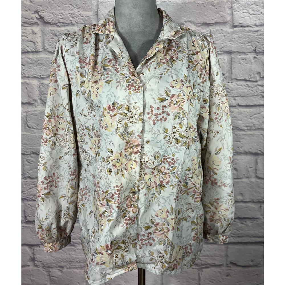 Vintage 70's Lightweight Cottage Floral Blouse in Soft Colors - Picture 2 of 7